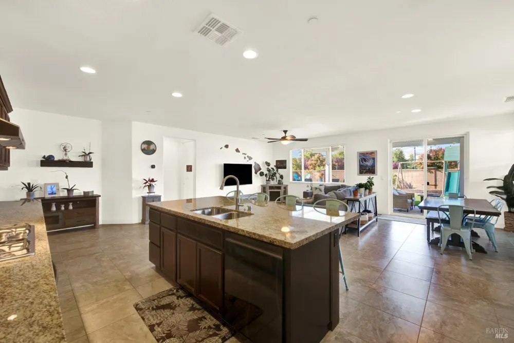426 Crimson Circle Vacaville, CA 95687