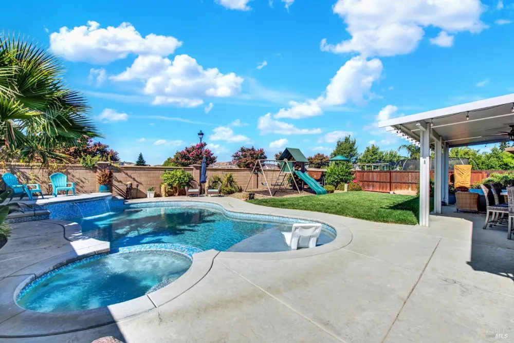 426 Crimson Circle Vacaville, CA 95687
