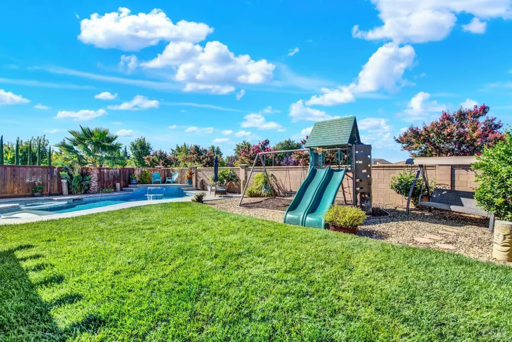 426 Crimson Circle Vacaville, CA 95687