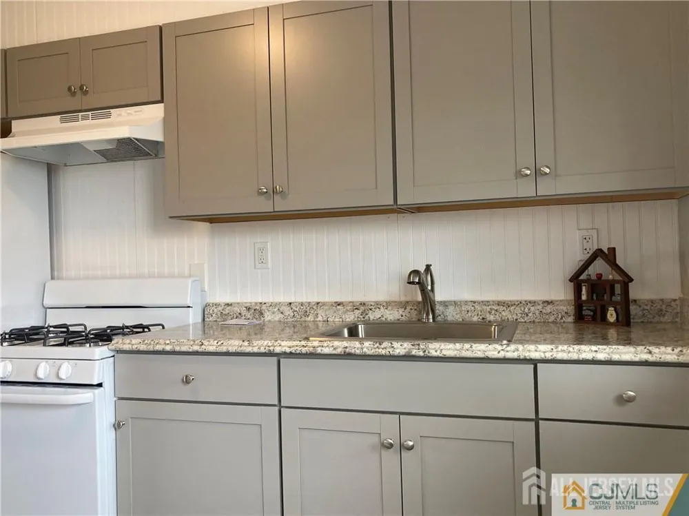 250 Penn Avenue #4B Edison, NJ 08817