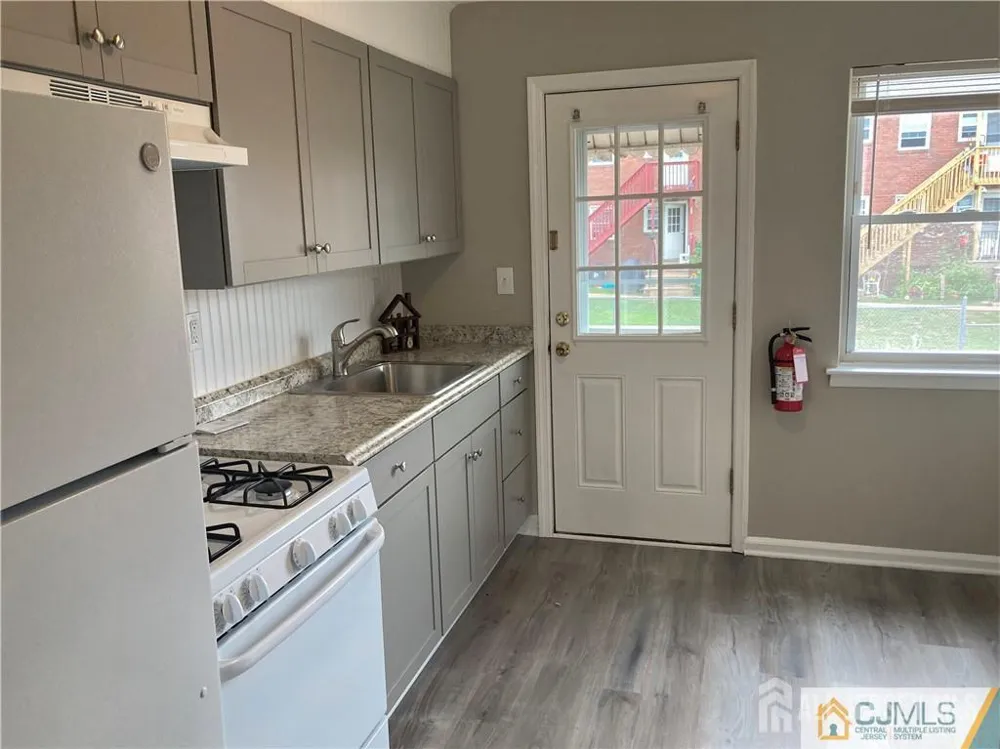250 Penn Avenue #4B Edison, NJ 08817