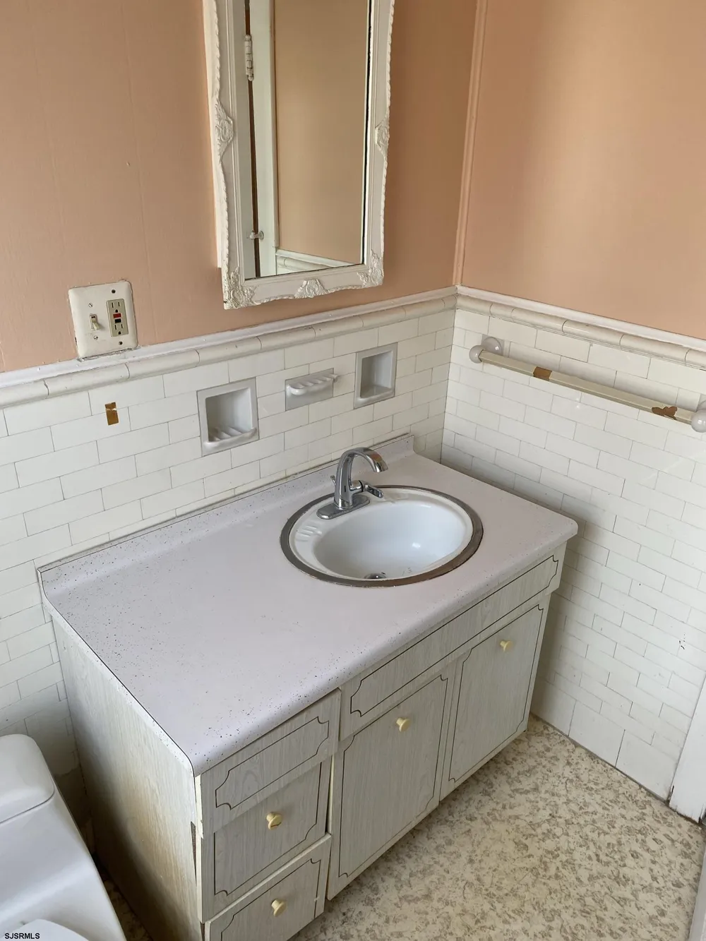 5 N Bartram Ave Lower Chelsea, NJ 08401