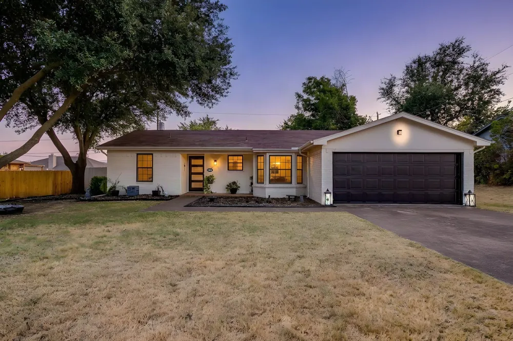 1304 Augusta Road Benbrook, TX 76126
