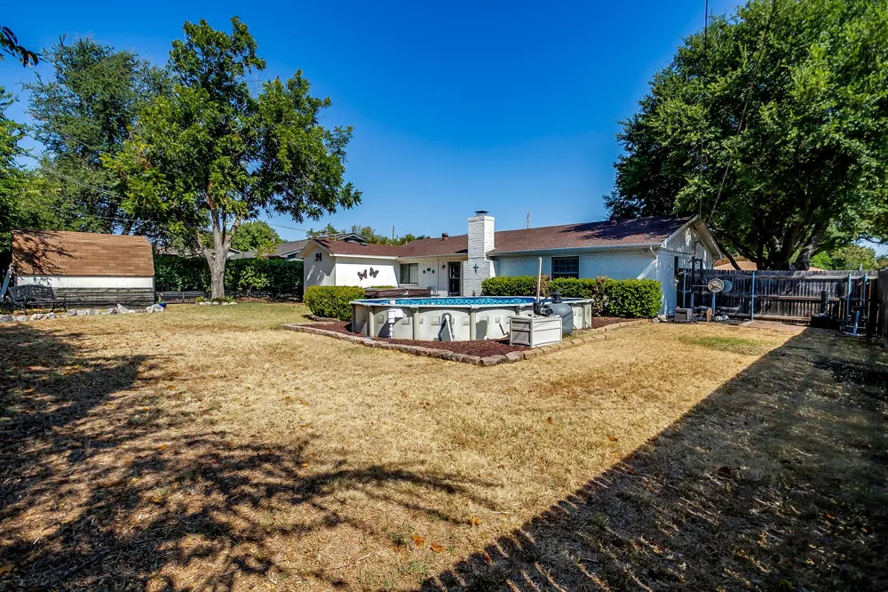 1304 Augusta Road Benbrook, TX 76126