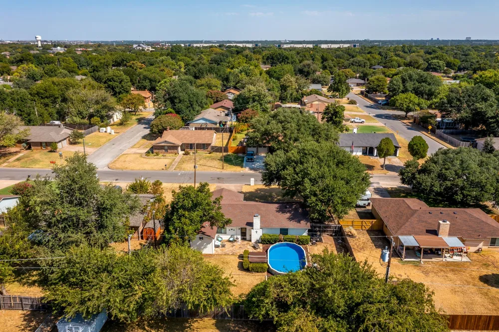 1304 Augusta Road Benbrook, TX 76126