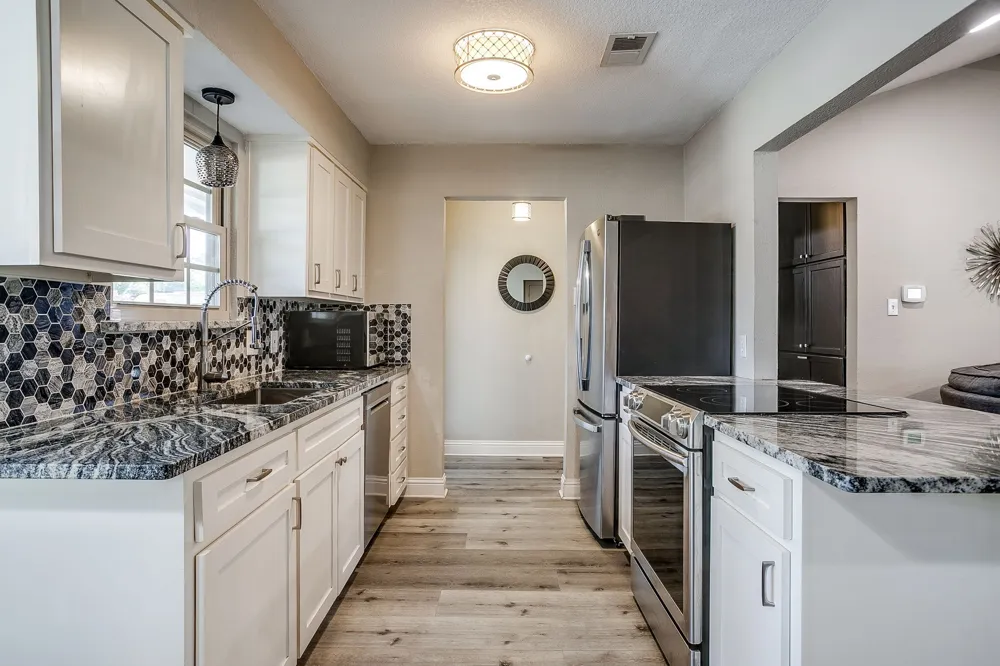 1304 Augusta Road Benbrook, TX 76126