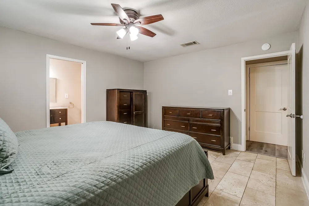 1304 Augusta Road Benbrook, TX 76126
