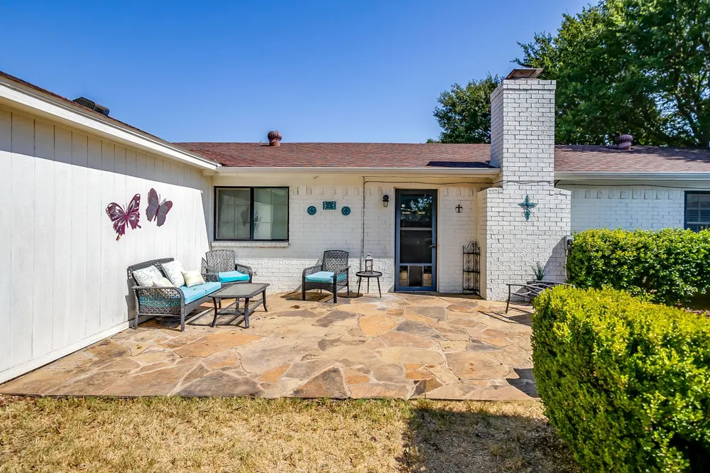 1304 Augusta Road Benbrook, TX 76126