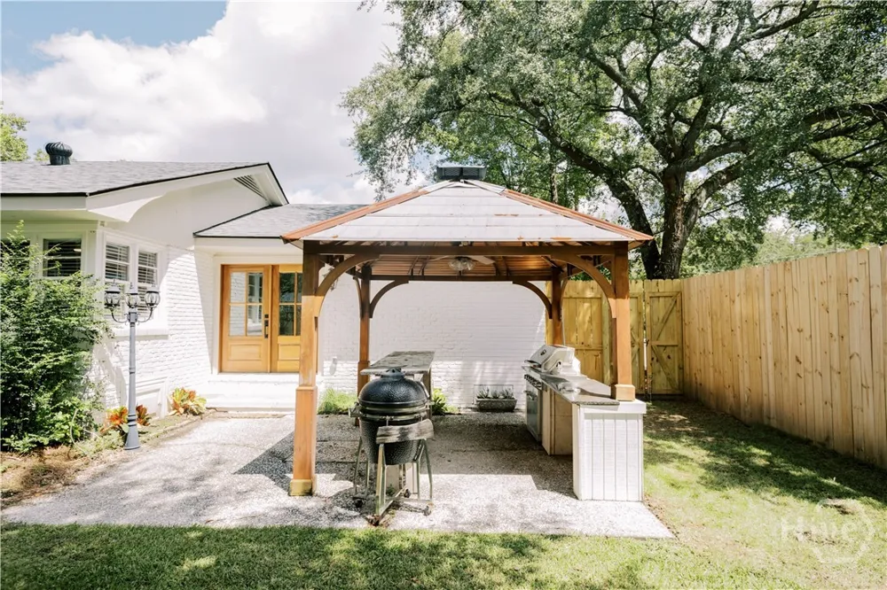 33 E 63rd Street Savannah, GA 31405