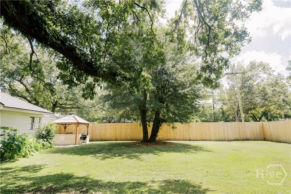 33 E 63rd Street Savannah, GA 31405