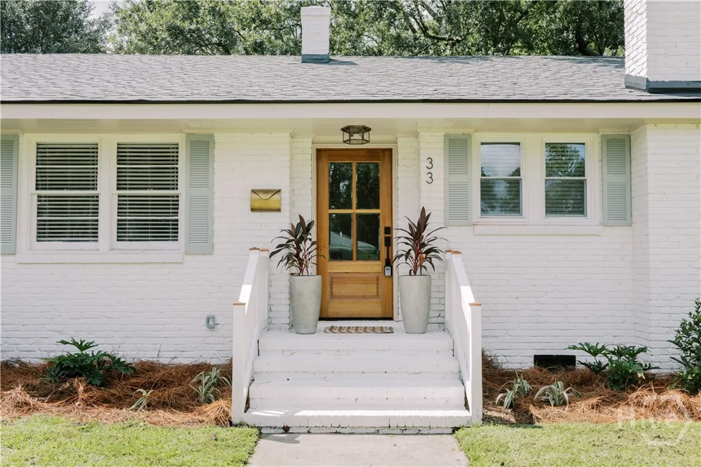 33 E 63rd Street Savannah, GA 31405