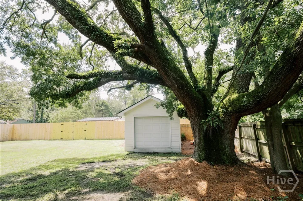 33 E 63rd Street Savannah, GA 31405