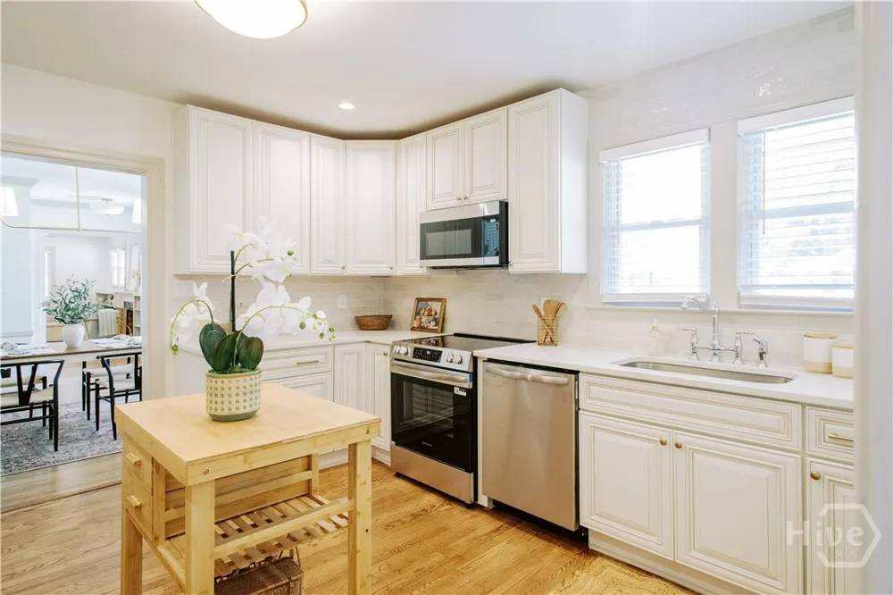 33 E 63rd Street Savannah, GA 31405