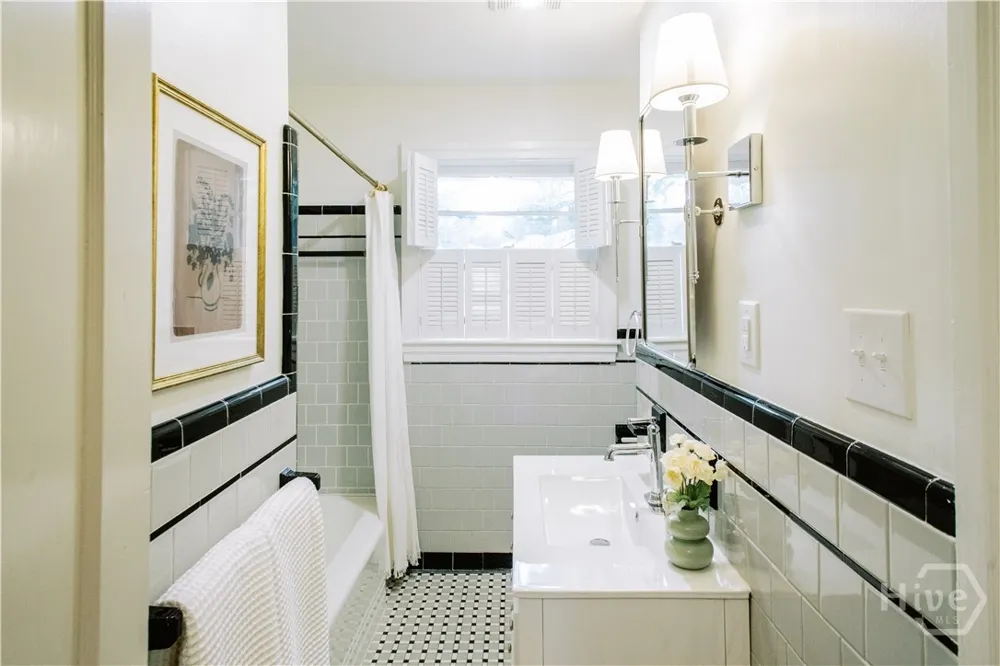 33 E 63rd Street Savannah, GA 31405