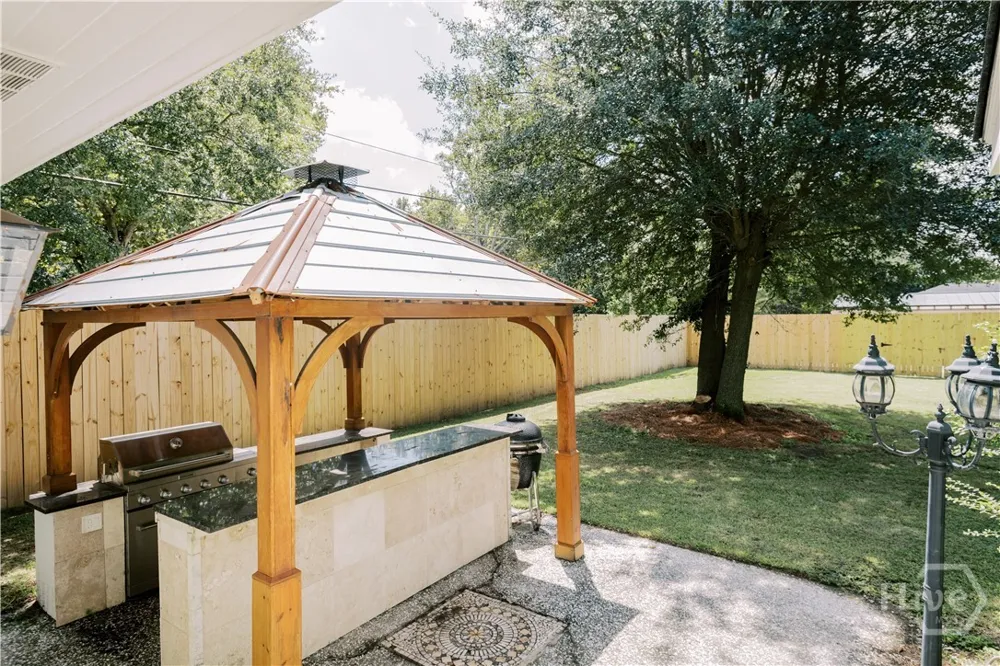 33 E 63rd Street Savannah, GA 31405