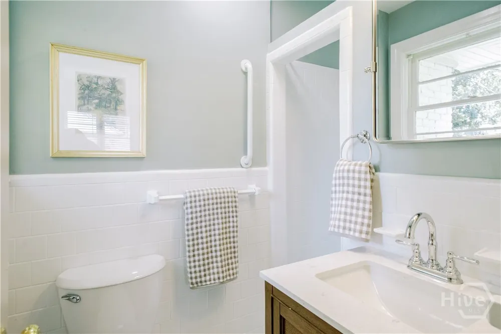 33 E 63rd Street Savannah, GA 31405