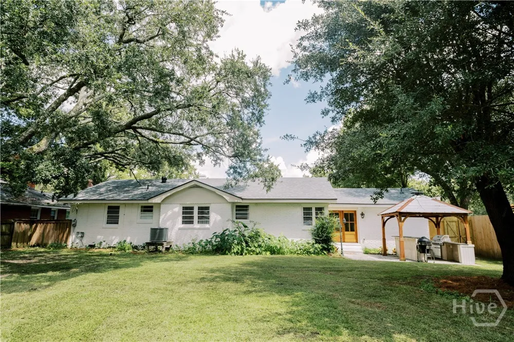 33 E 63rd Street Savannah, GA 31405