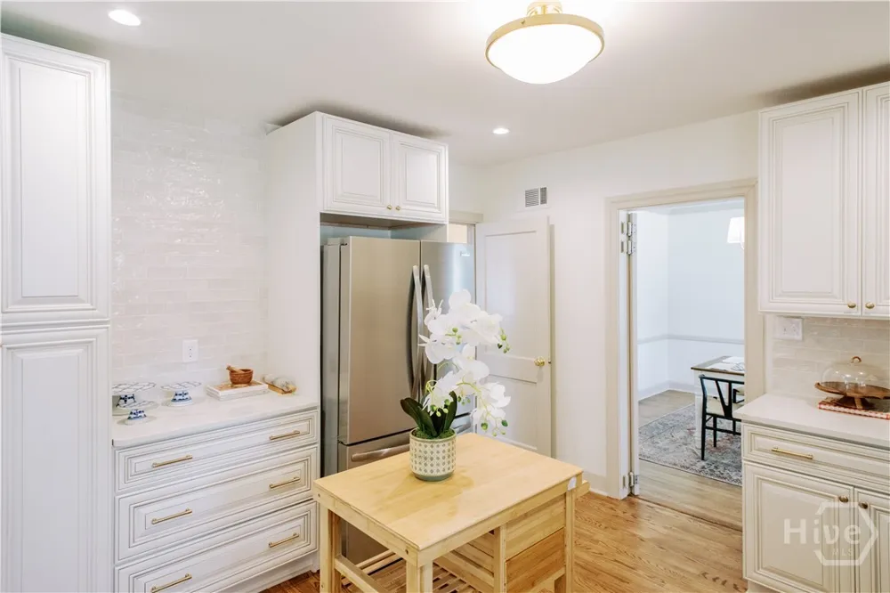33 E 63rd Street Savannah, GA 31405