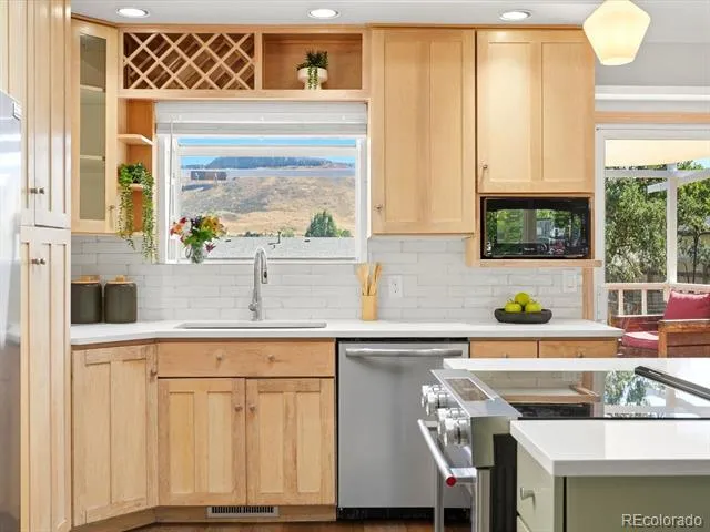 18954 W 61st Place Golden, CO 80403