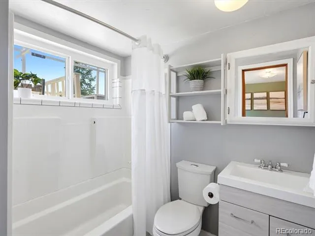 18954 W 61st Place Golden, CO 80403
