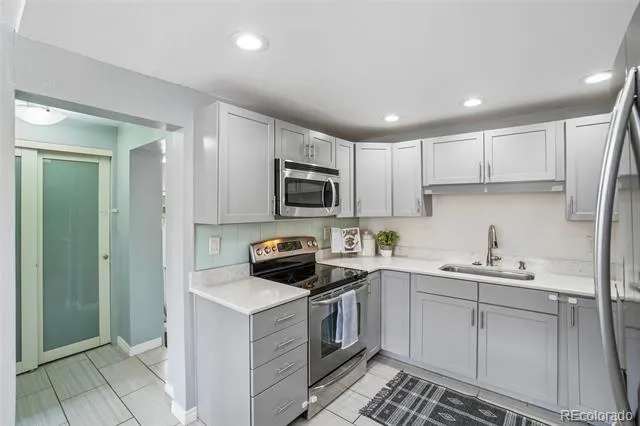 5530 Holland Drive Arvada, CO 80002