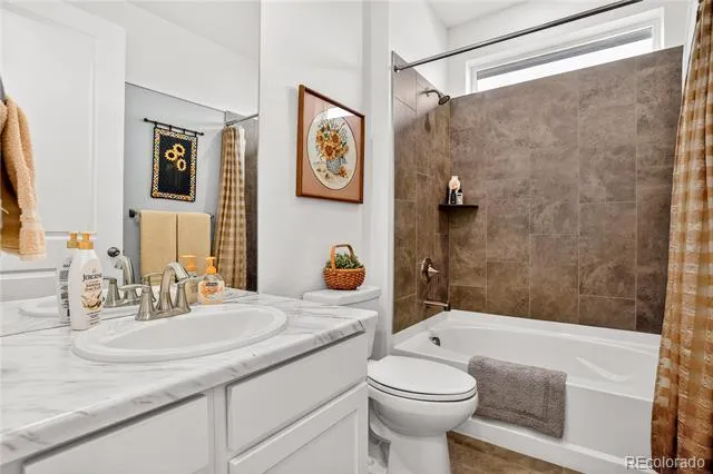 8886 S Tibet Court Aurora, CO 80016
