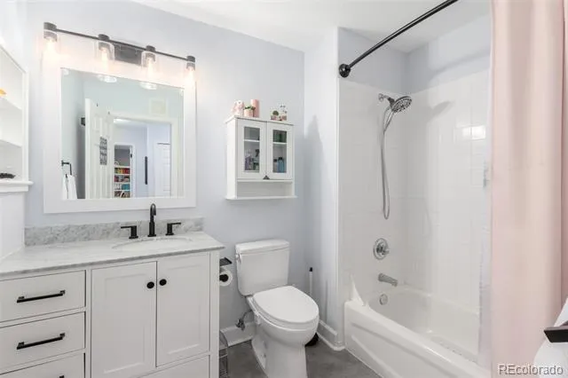 4211 S Blackhawk Circle #8C Aurora, CO 80014