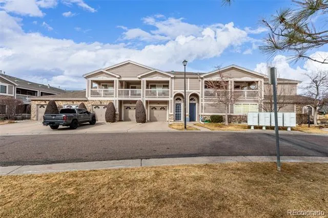 4211 S Blackhawk Circle #8C Aurora, CO 80014