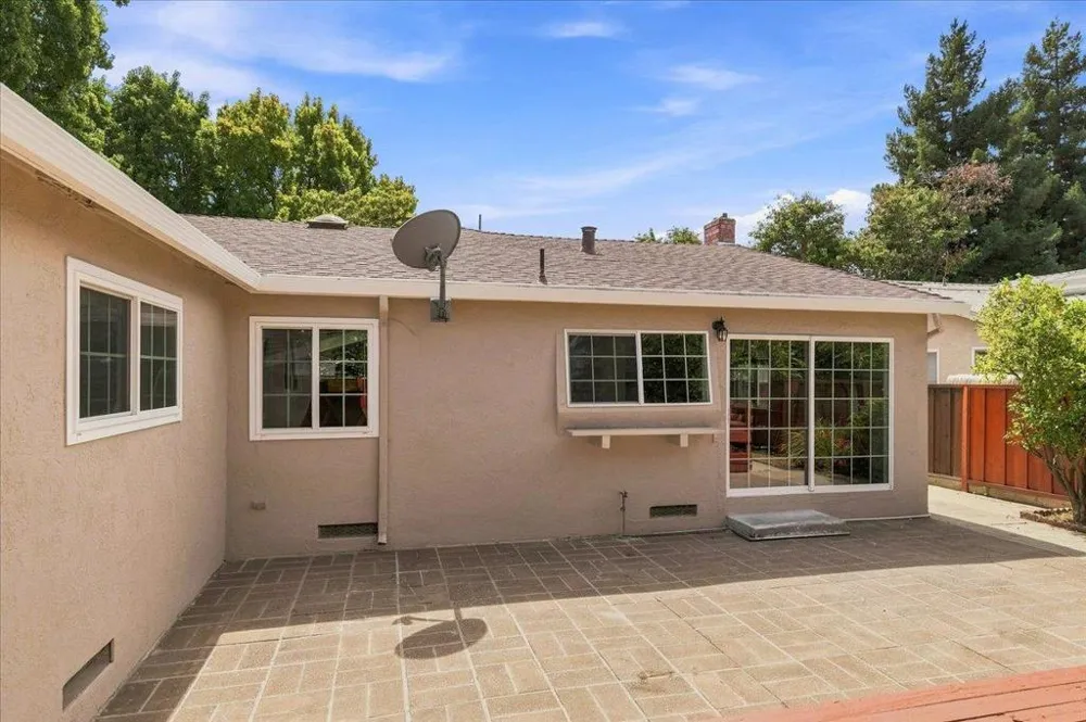 35014 Begonia Street Union City, CA 94587