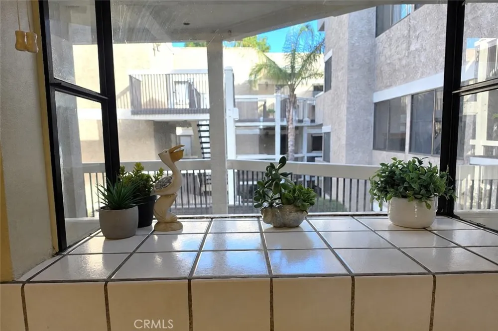 365 W Alameda #207 Burbank, CA 91506