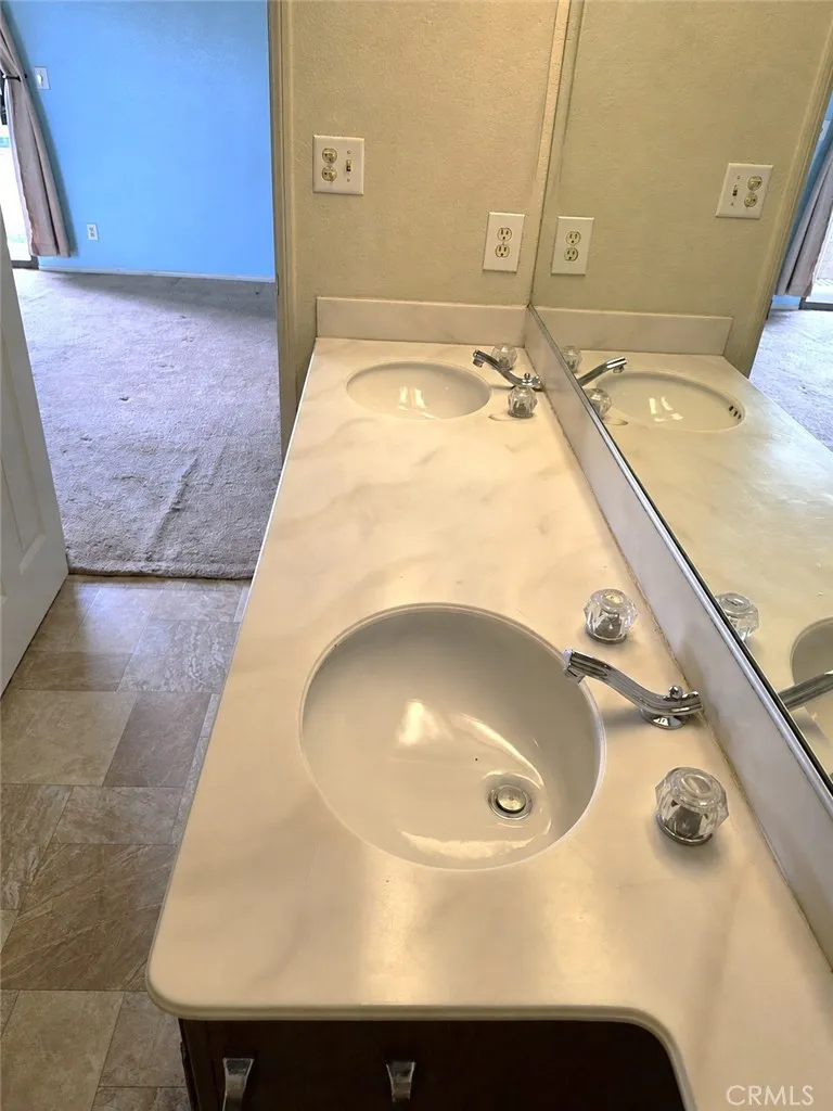 365 W Alameda #207 Burbank, CA 91506