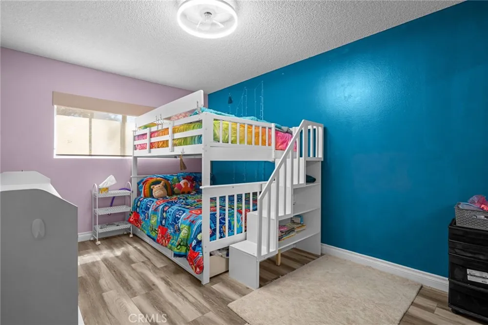 22855 Sparrowdell Calabasas, CA 91302