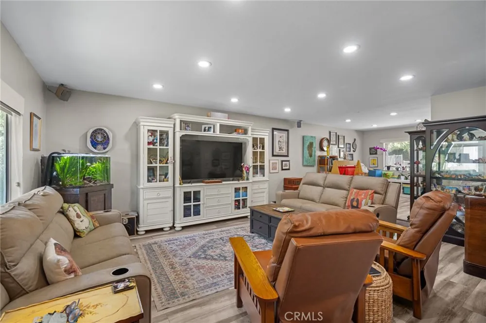 22855 Sparrowdell Calabasas, CA 91302