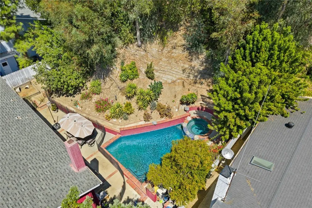 22855 Sparrowdell Calabasas, CA 91302