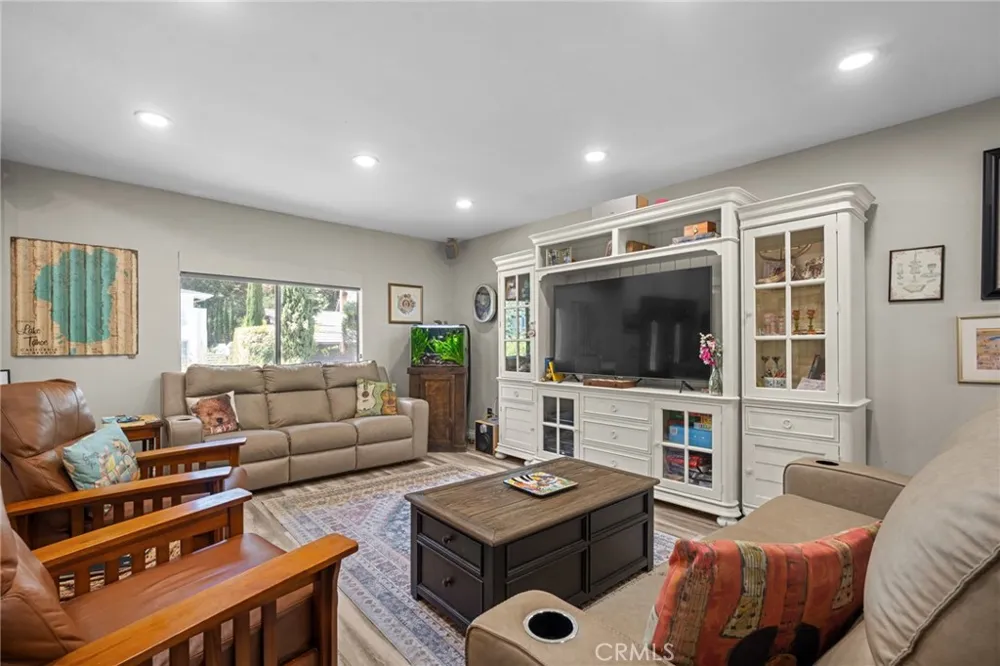 22855 Sparrowdell Calabasas, CA 91302
