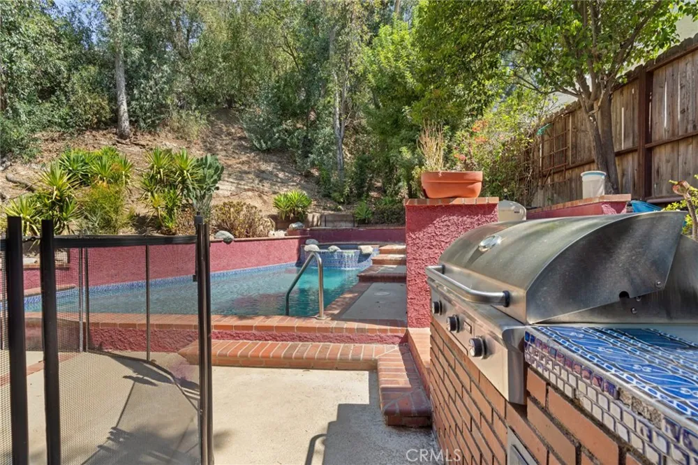 22855 Sparrowdell Calabasas, CA 91302