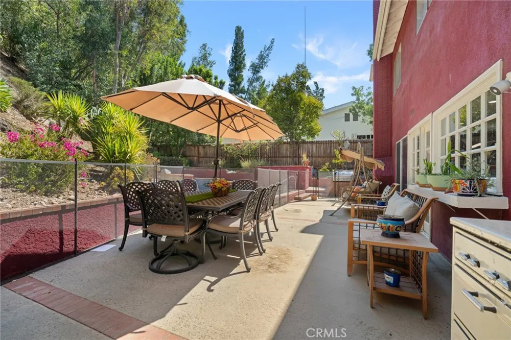 22855 Sparrowdell Calabasas, CA 91302
