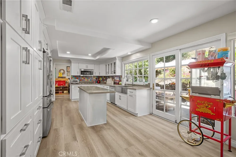22855 Sparrowdell Calabasas, CA 91302