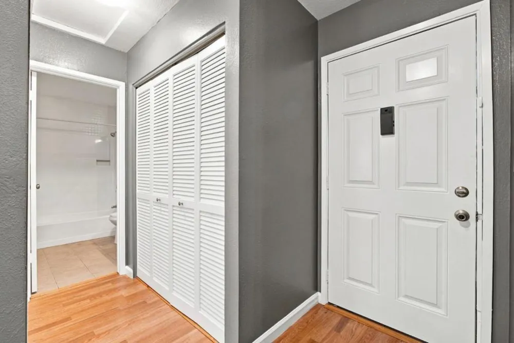 24 Emery Bay Drive Emeryville, CA 94608