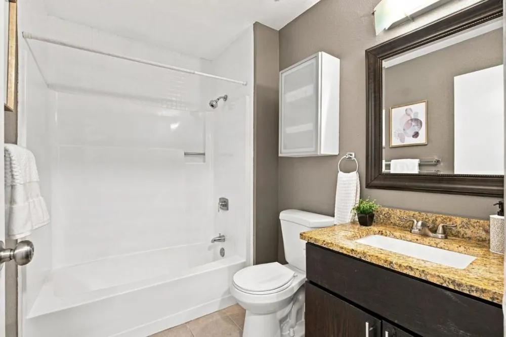 24 Emery Bay Drive Emeryville, CA 94608