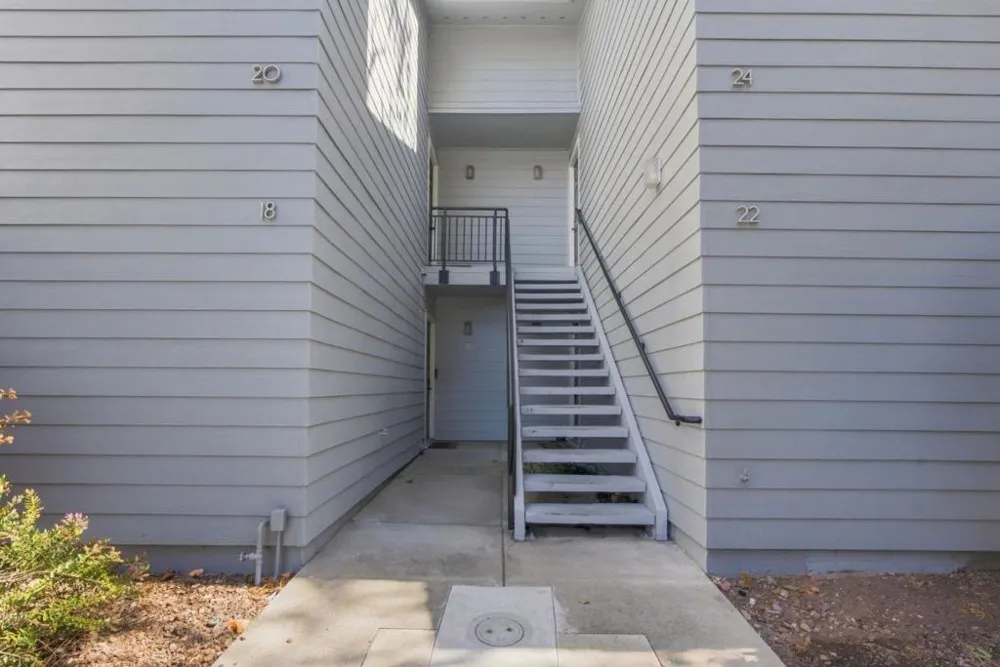 24 Emery Bay Drive Emeryville, CA 94608