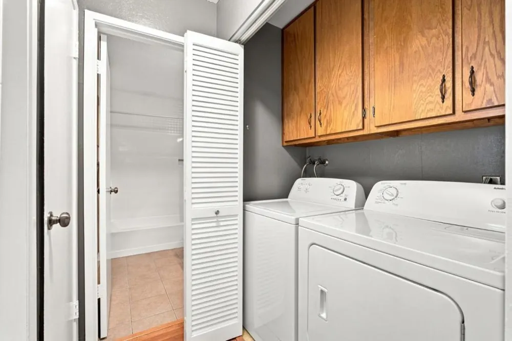 24 Emery Bay Drive Emeryville, CA 94608