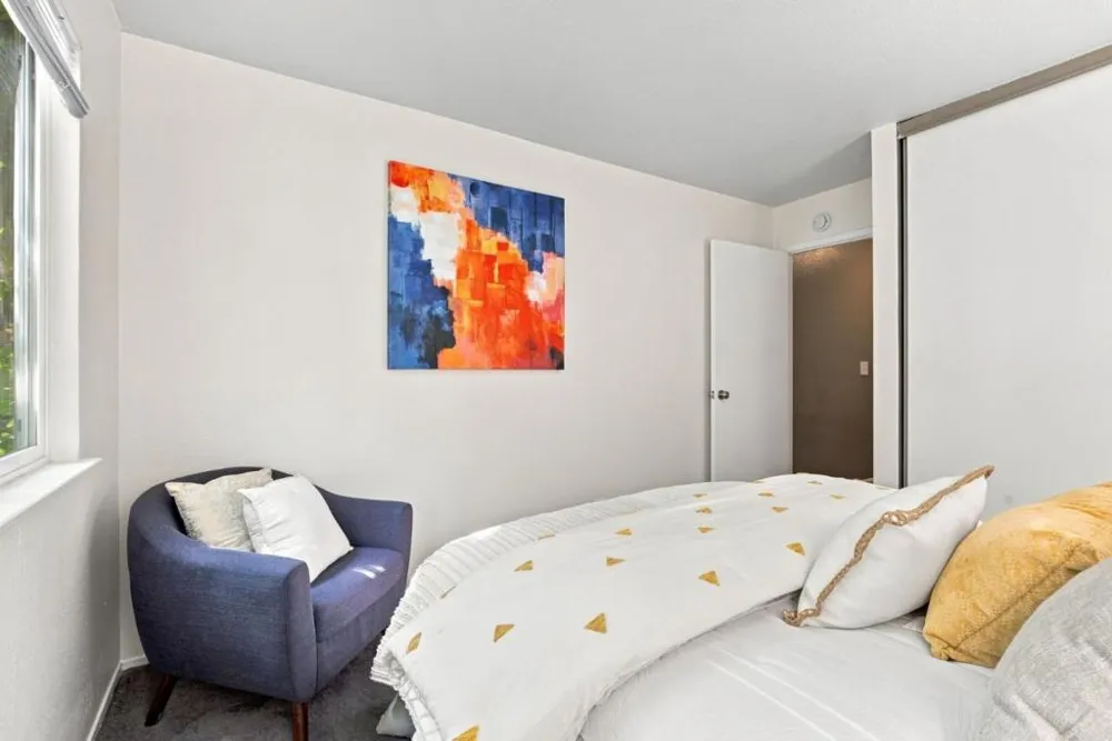 24 Emery Bay Drive Emeryville, CA 94608