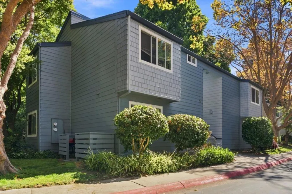 24 Emery Bay Drive Emeryville, CA 94608