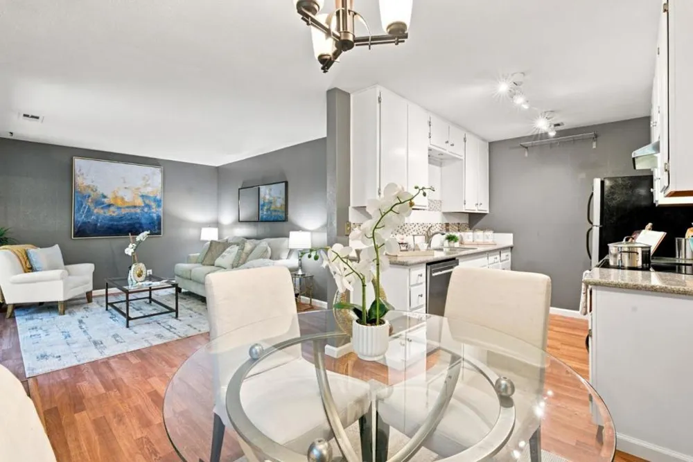 24 Emery Bay Drive Emeryville, CA 94608