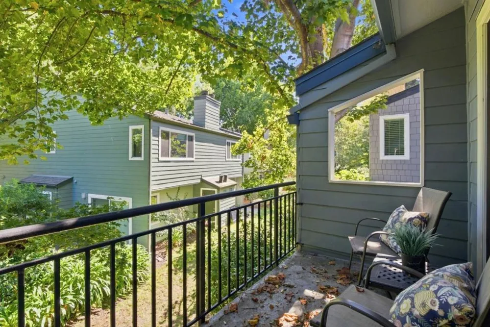 24 Emery Bay Drive Emeryville, CA 94608