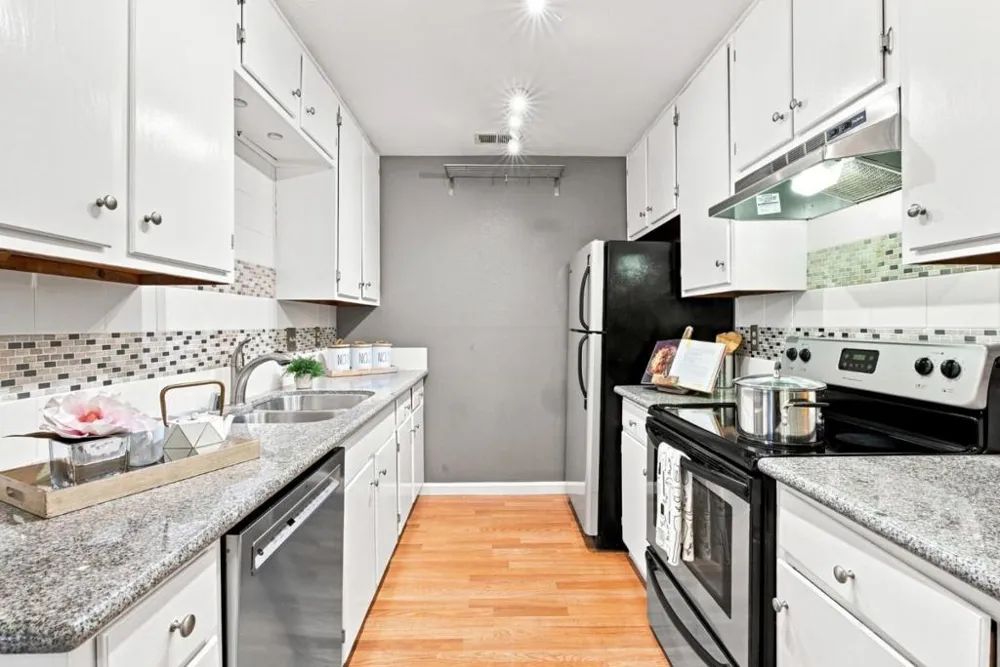 24 Emery Bay Drive Emeryville, CA 94608