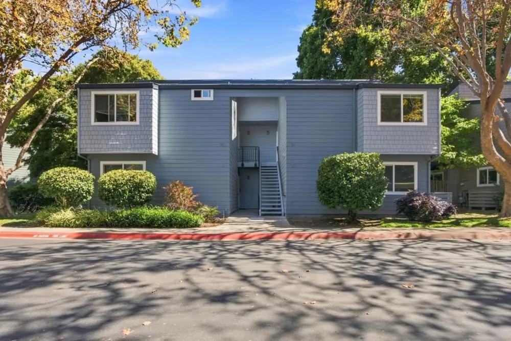 24 Emery Bay Drive Emeryville, CA 94608