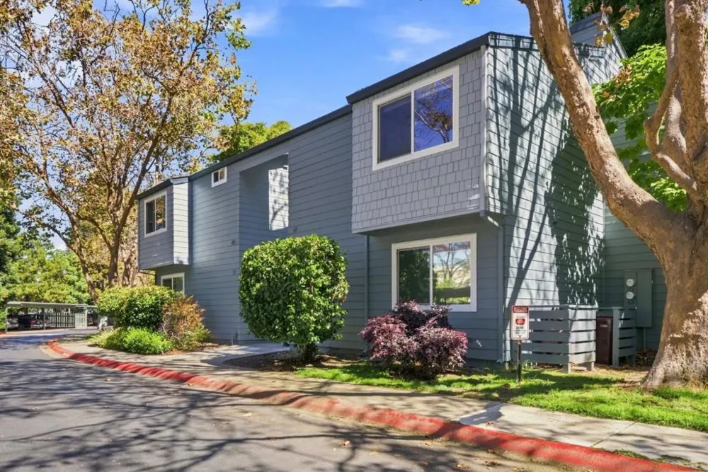 24 Emery Bay Drive Emeryville, CA 94608