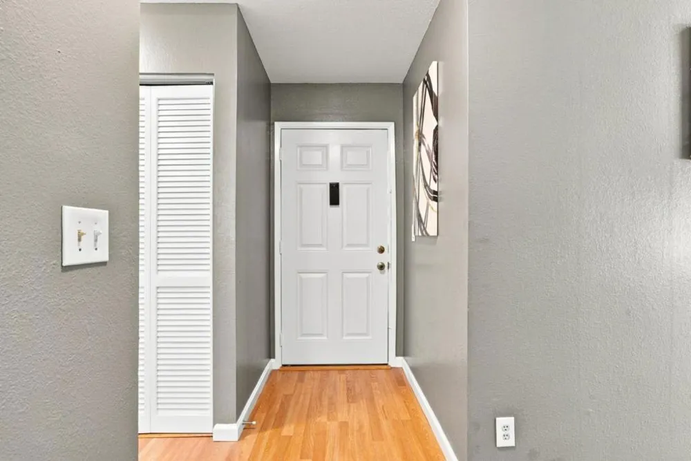 24 Emery Bay Drive Emeryville, CA 94608